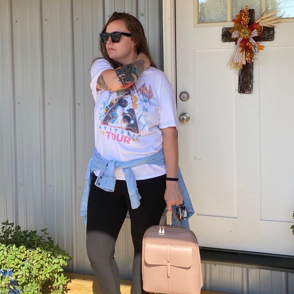 Meet your Posher, Jenna - Picture 1 of 2